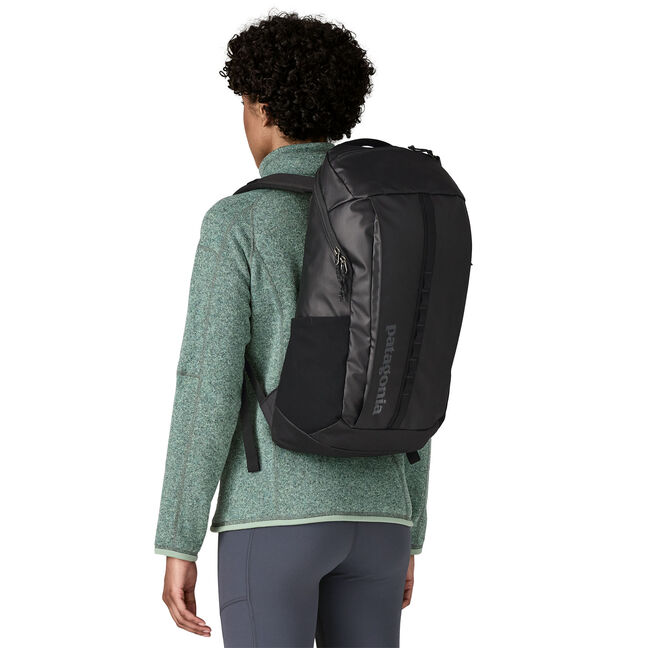 patagonia black hole 25 liter Backpack zippered front stash pocket for organizing essentials Patagonia 25L Black Hole Tote